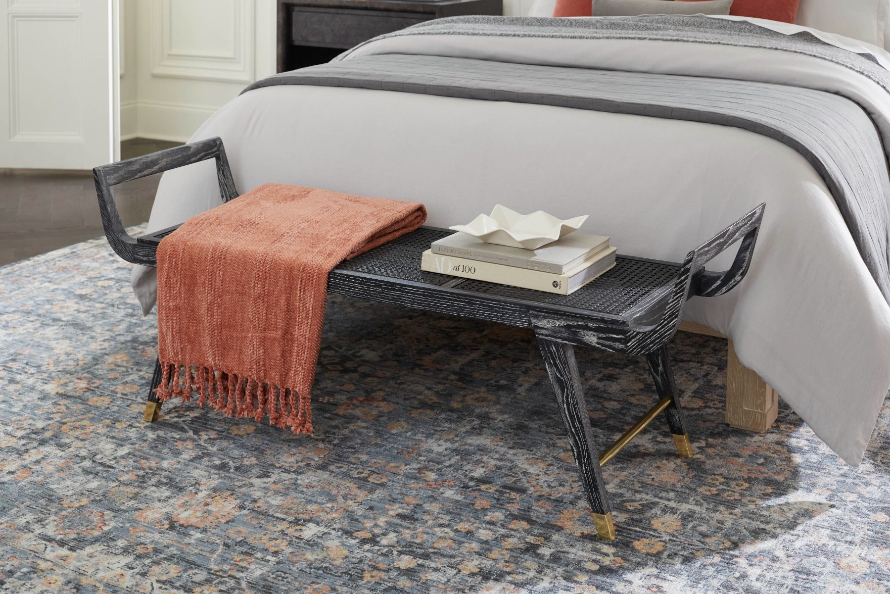 Delon Bench / Carbon Black-Blue Hand Home